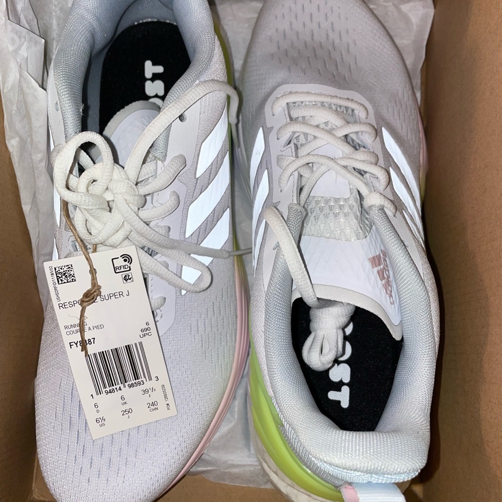 🆕 Adidas sneakers 👟 SOLD ✅ - Picture 2 of 3